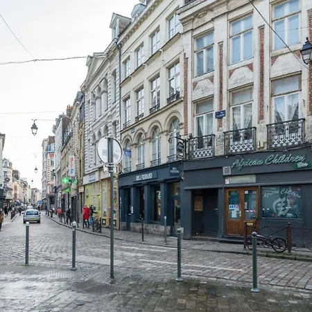 Atypical Apartment, Vieux